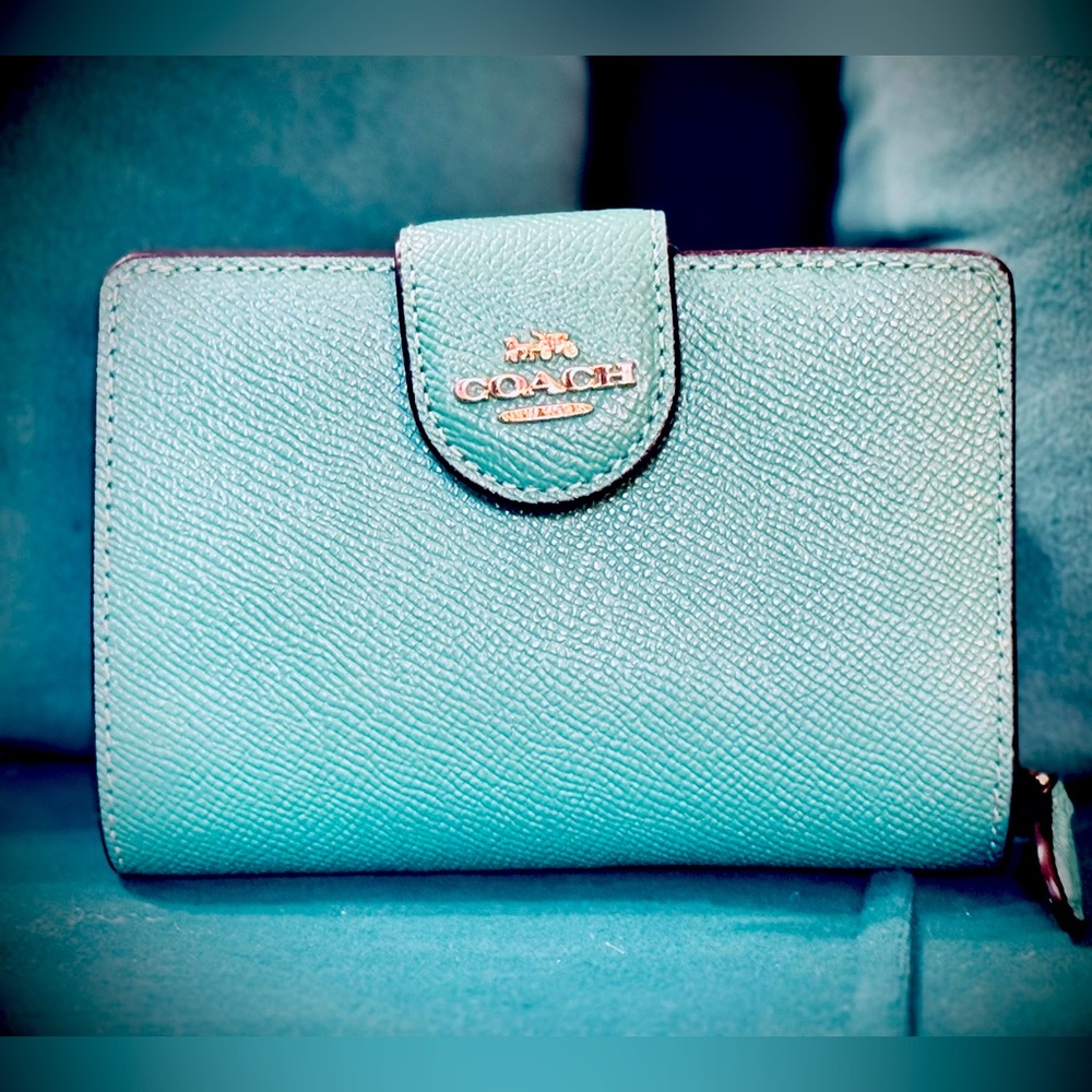 Coach Medium Corner Zip Wallet